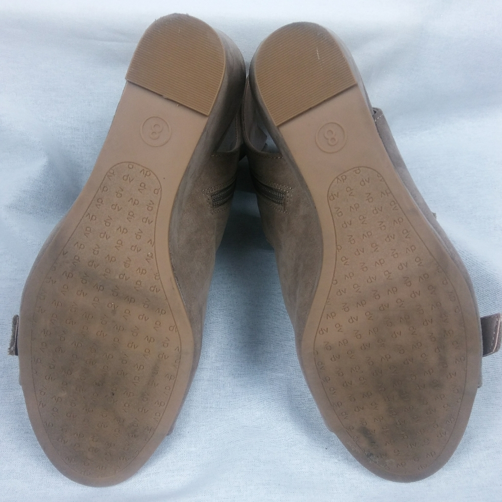 *SOLD* DV By Dolce Vita | Tan Wedges - Size 8 - Picture 4 of 8